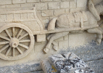 Sculptures dans le cimetière de Robion